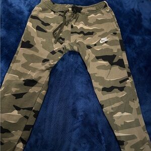 Women’s/teen size M NIKE camo joggers